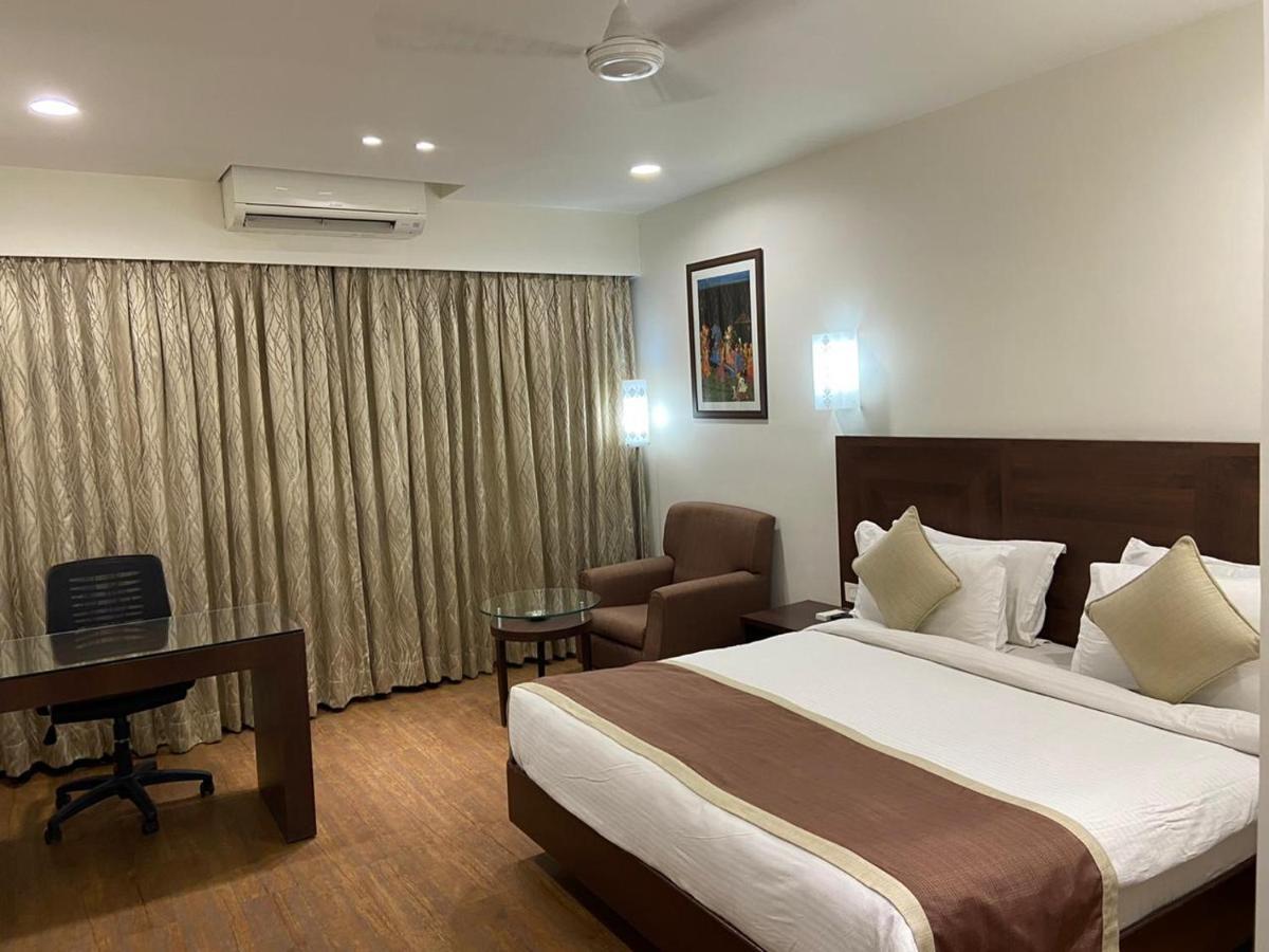 Chryso Hotels Pvt Ltd Ankleshwar Dış mekan fotoğraf