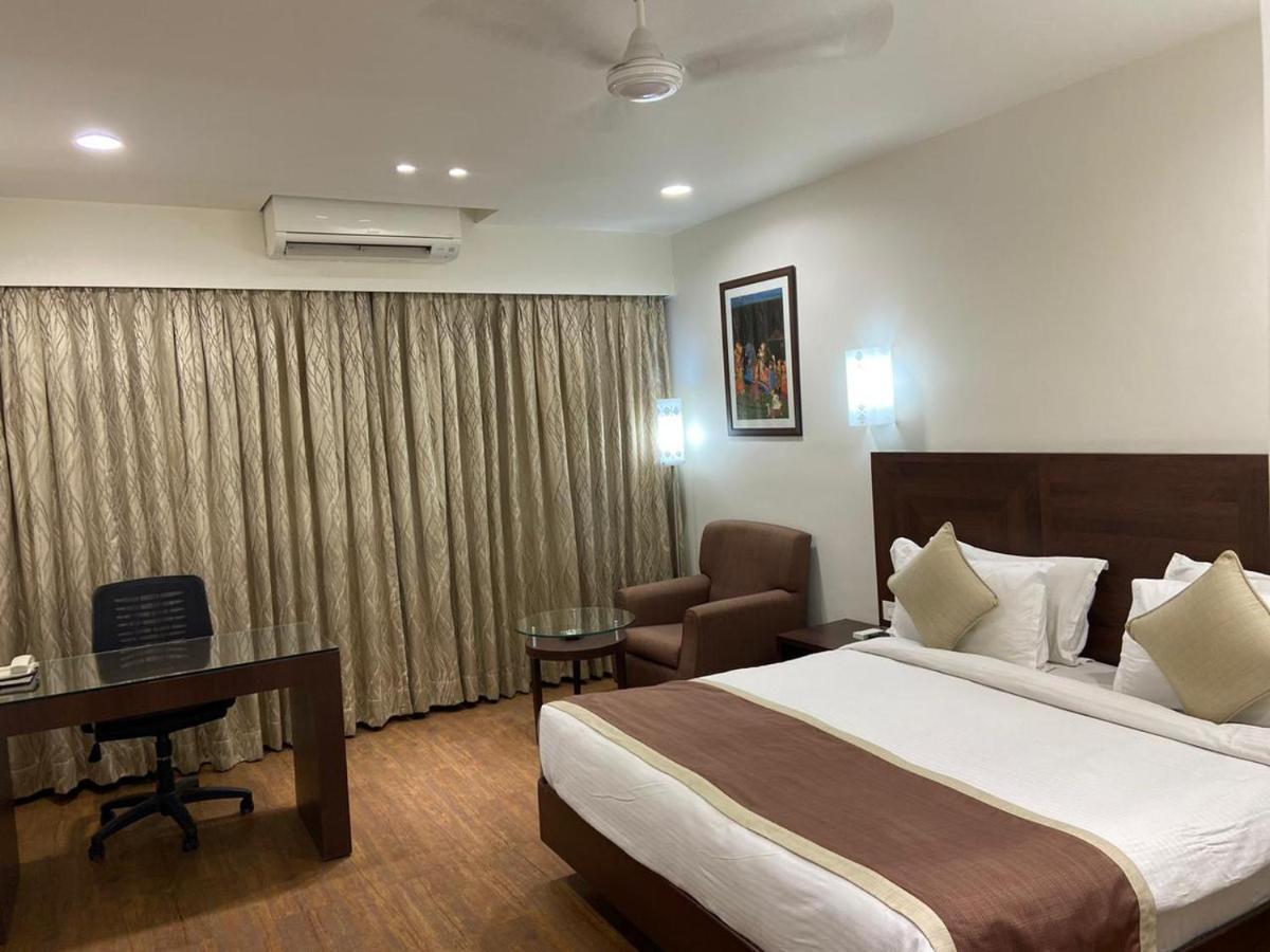 Chryso Hotels Pvt Ltd Ankleshwar Dış mekan fotoğraf