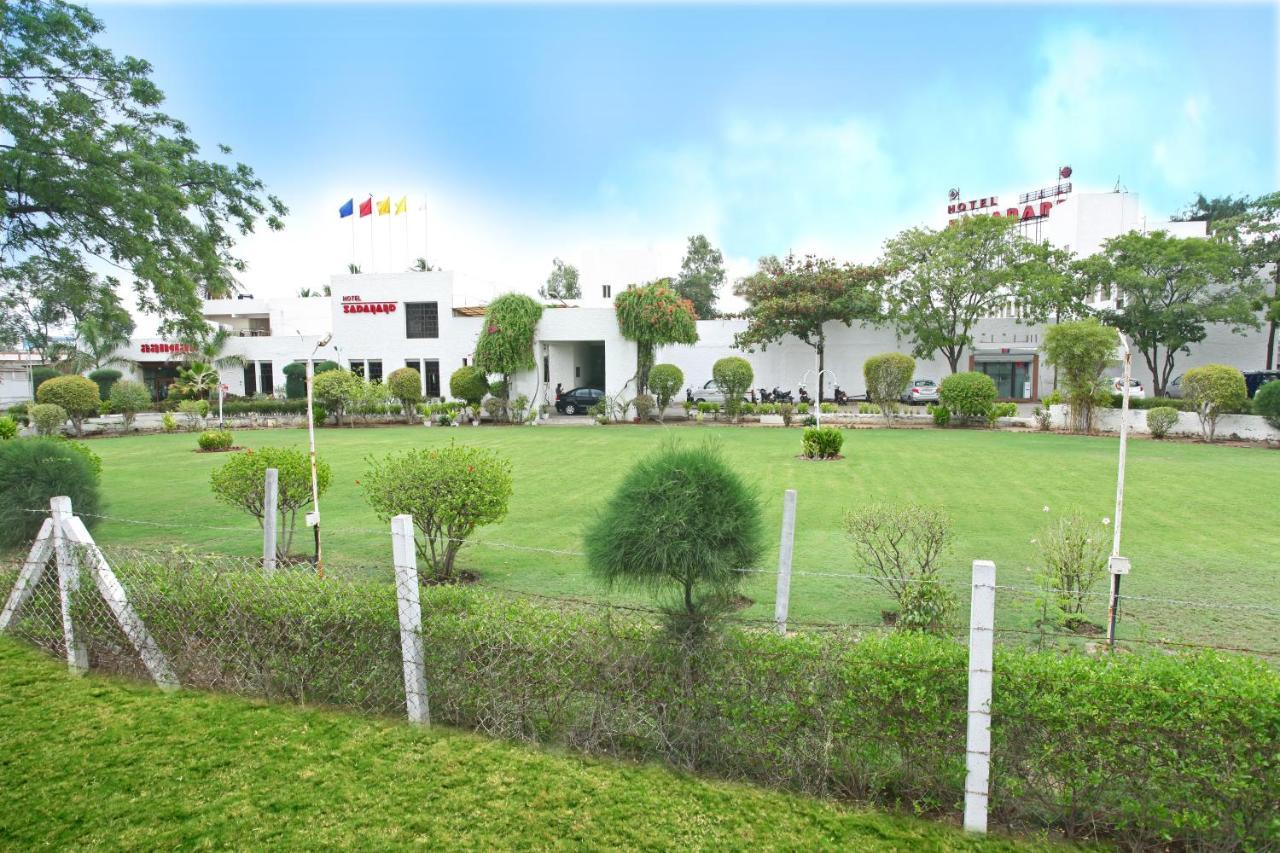Chryso Hotels Pvt Ltd Ankleshwar Dış mekan fotoğraf