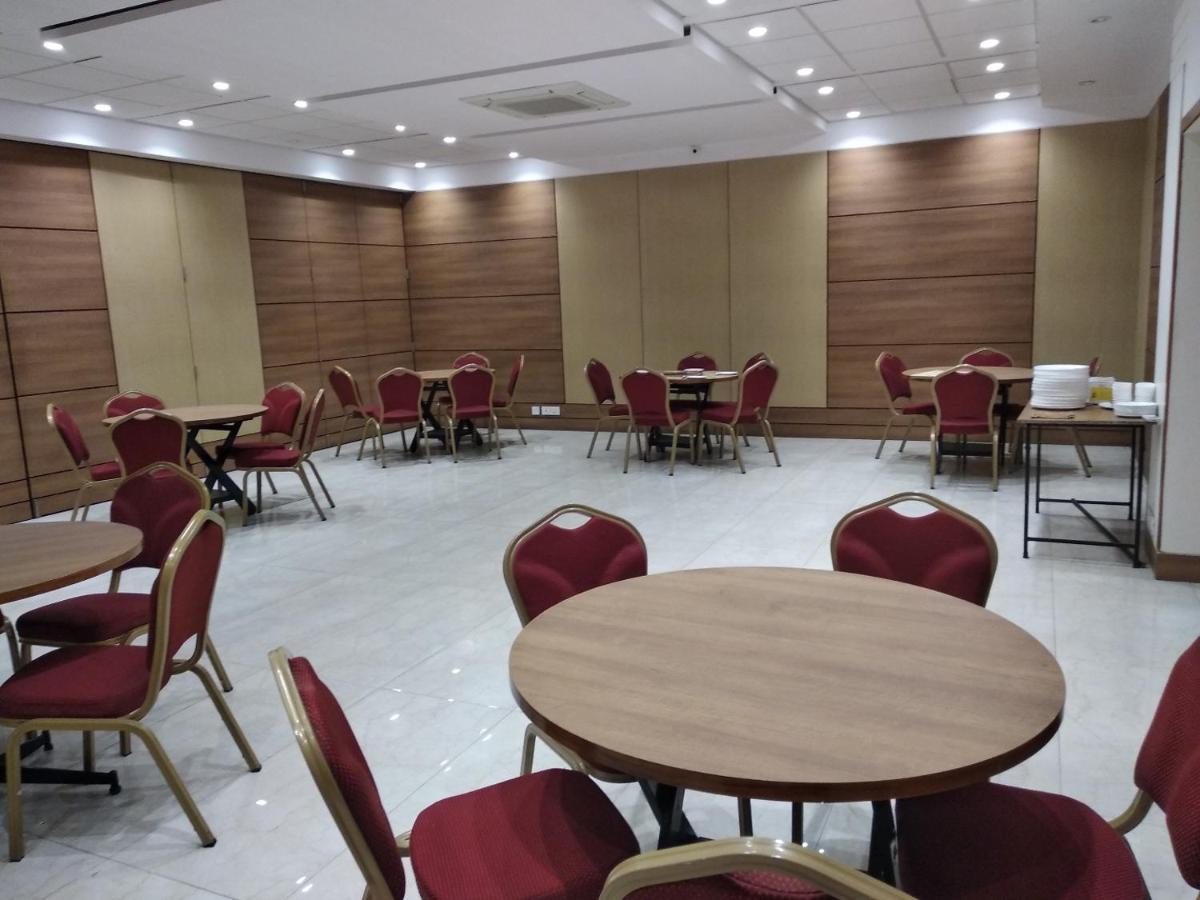 Chryso Hotels Pvt Ltd Ankleshwar Dış mekan fotoğraf