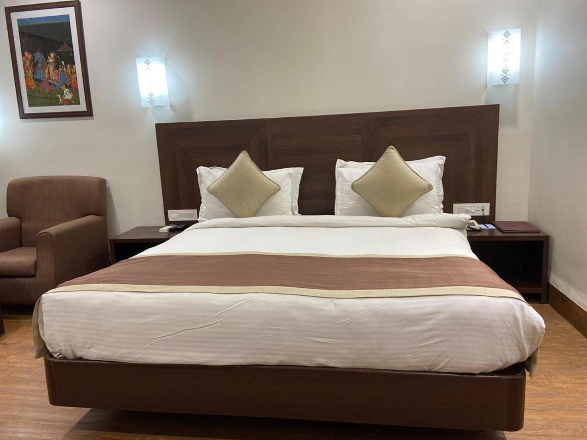 Chryso Hotels Pvt Ltd Ankleshwar Dış mekan fotoğraf