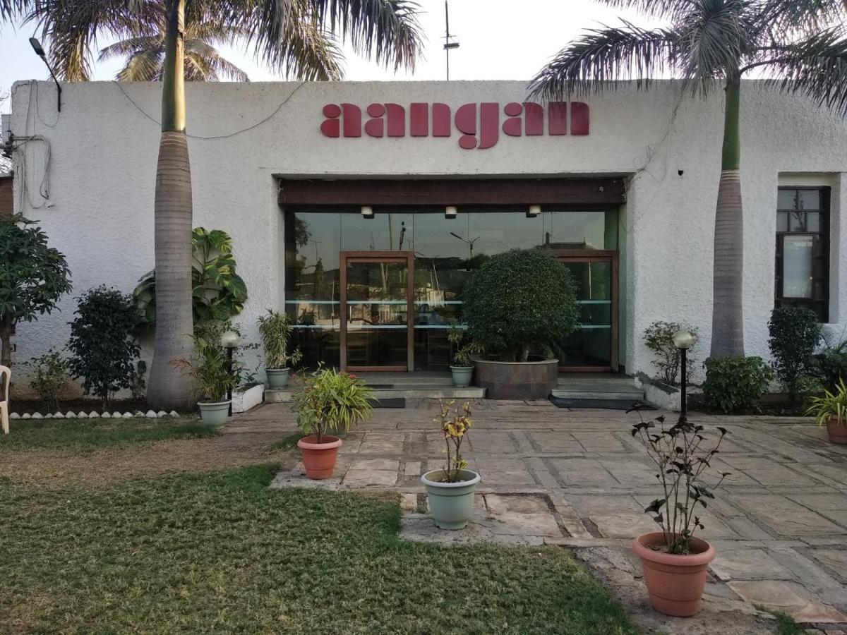Chryso Hotels Pvt Ltd Ankleshwar Dış mekan fotoğraf