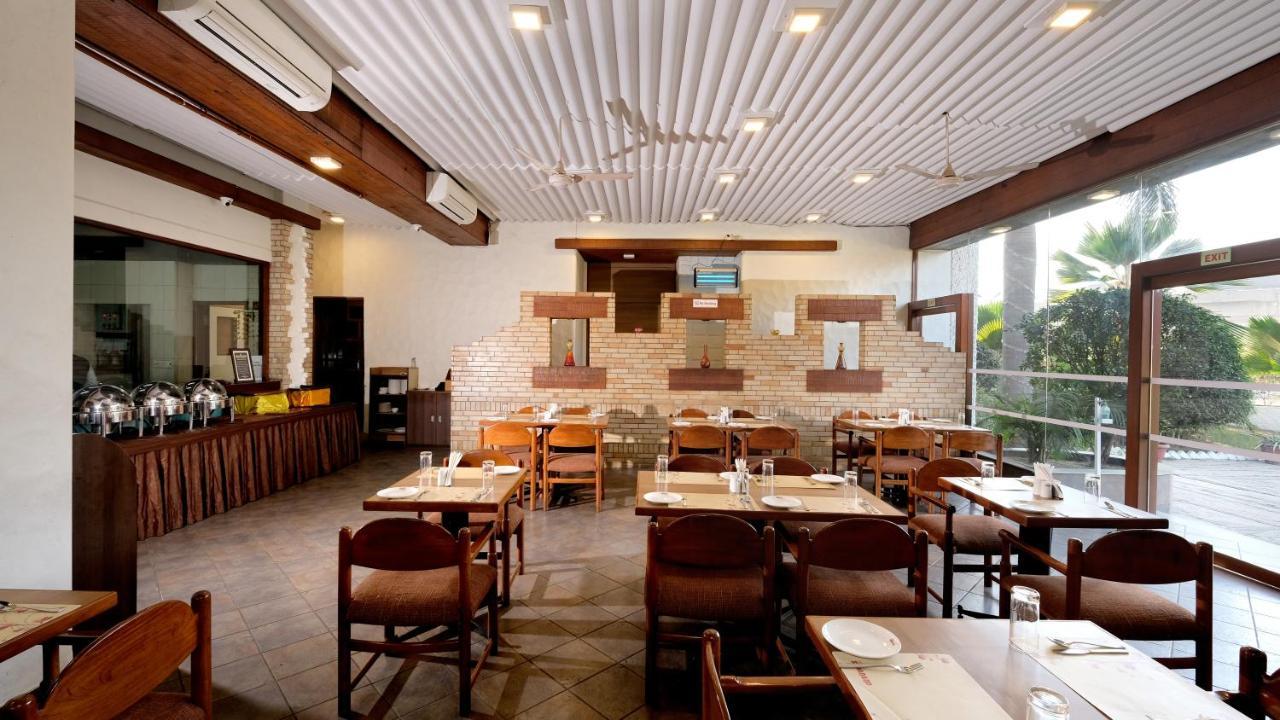 Chryso Hotels Pvt Ltd Ankleshwar Dış mekan fotoğraf