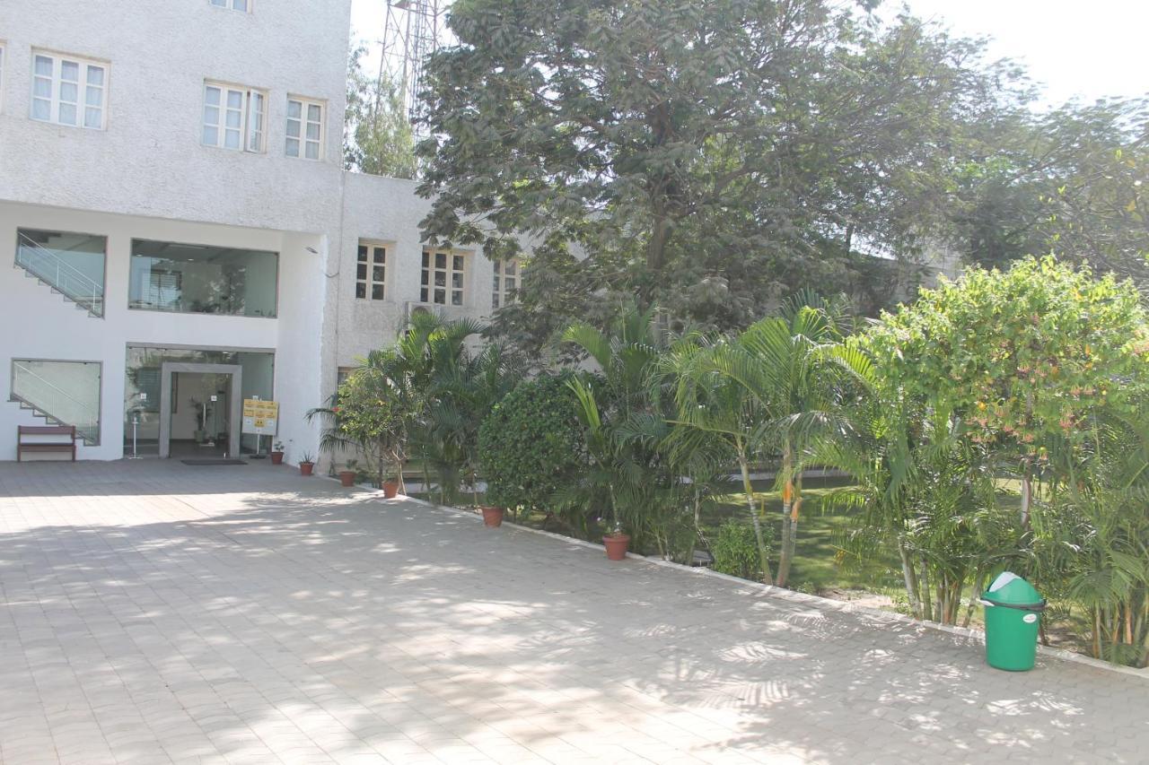 Chryso Hotels Pvt Ltd Ankleshwar Dış mekan fotoğraf