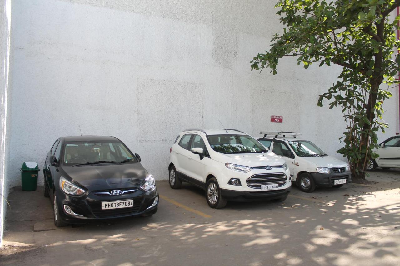 Chryso Hotels Pvt Ltd Ankleshwar Dış mekan fotoğraf
