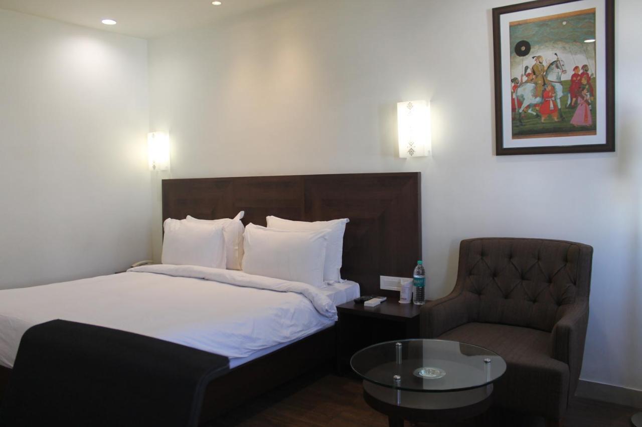 Chryso Hotels Pvt Ltd Ankleshwar Dış mekan fotoğraf