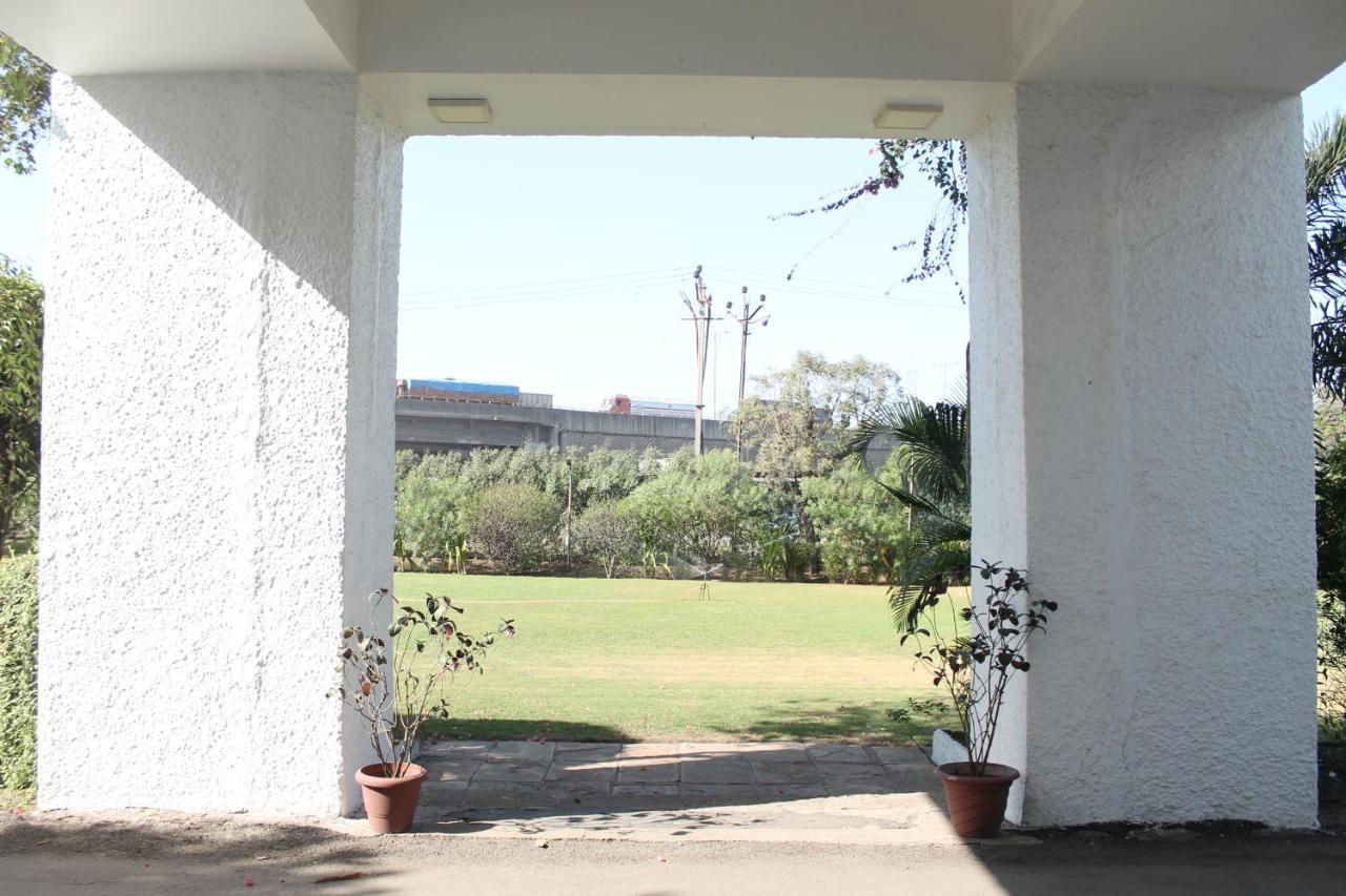 Chryso Hotels Pvt Ltd Ankleshwar Dış mekan fotoğraf
