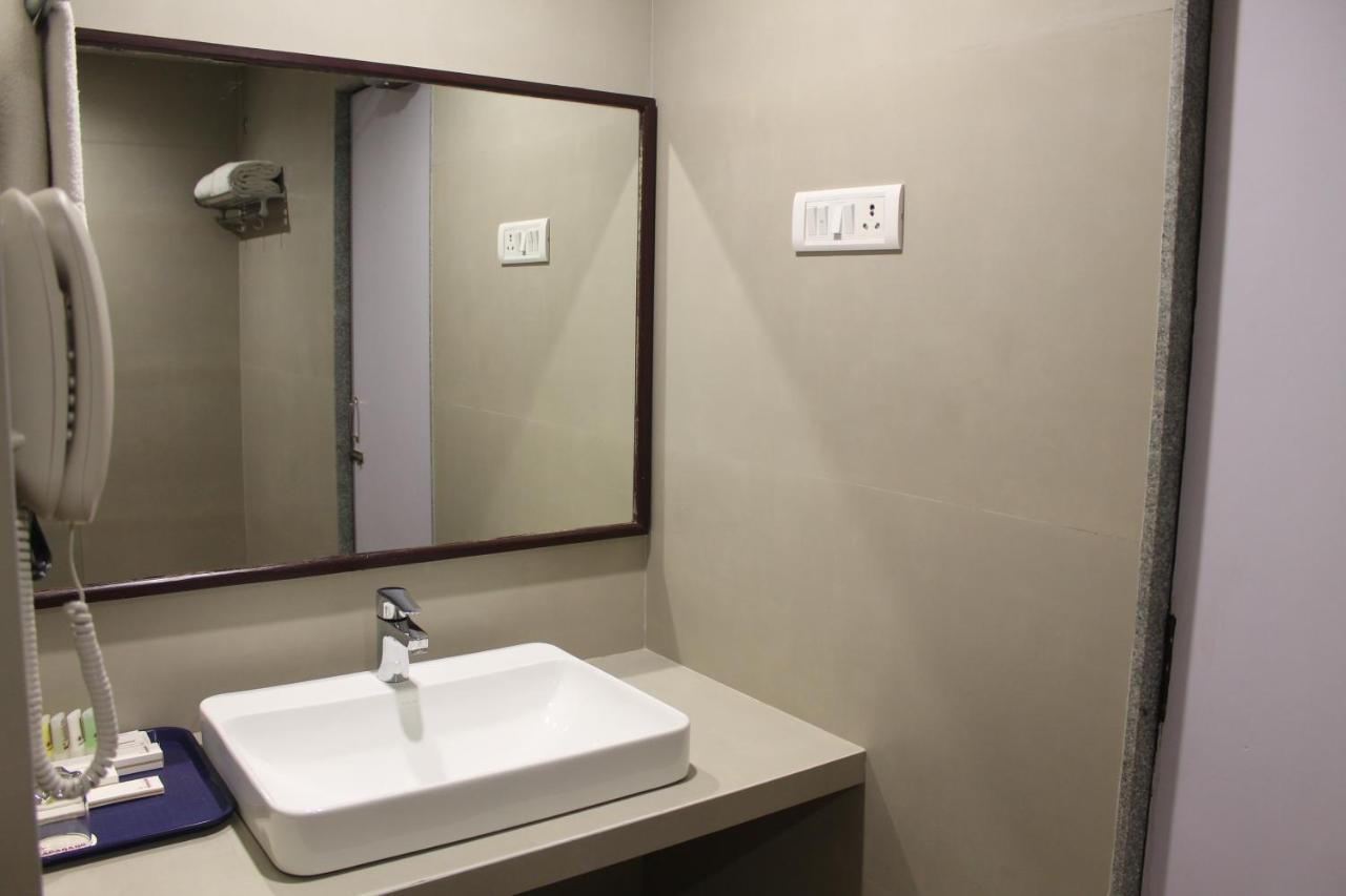 Chryso Hotels Pvt Ltd Ankleshwar Dış mekan fotoğraf