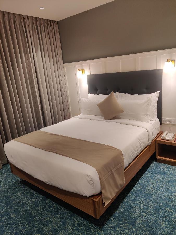 Chryso Hotels Pvt Ltd Ankleshwar Dış mekan fotoğraf