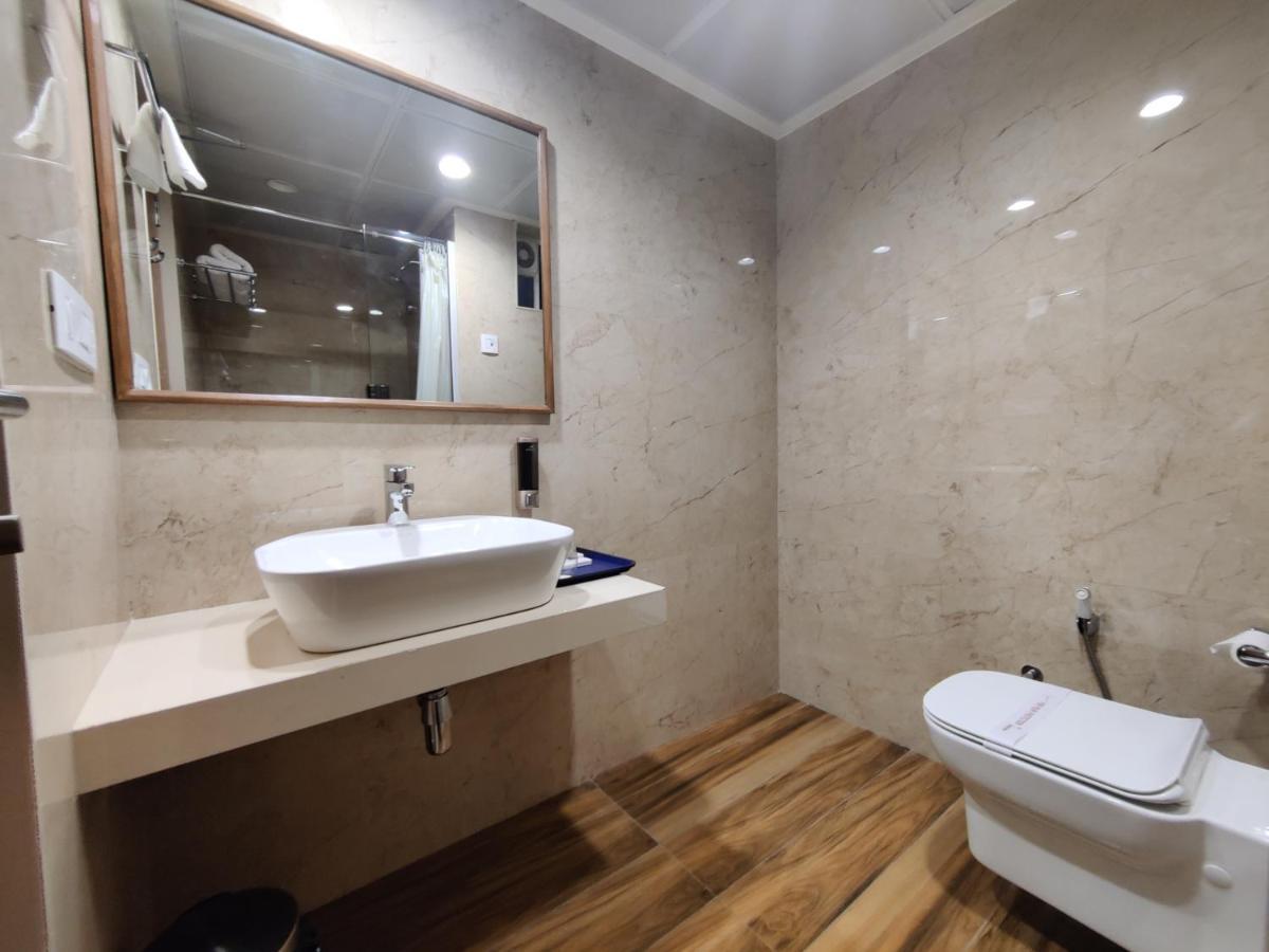 Chryso Hotels Pvt Ltd Ankleshwar Dış mekan fotoğraf