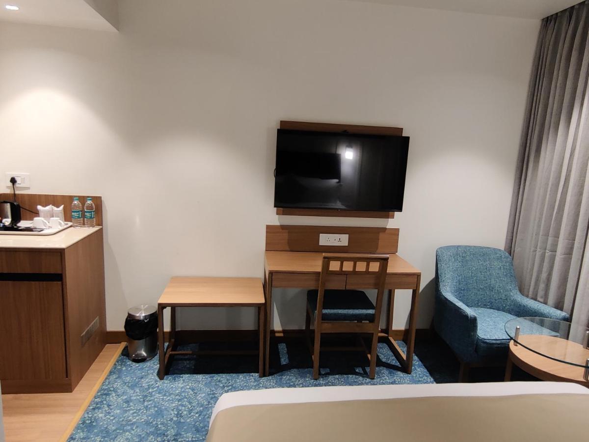 Chryso Hotels Pvt Ltd Ankleshwar Dış mekan fotoğraf
