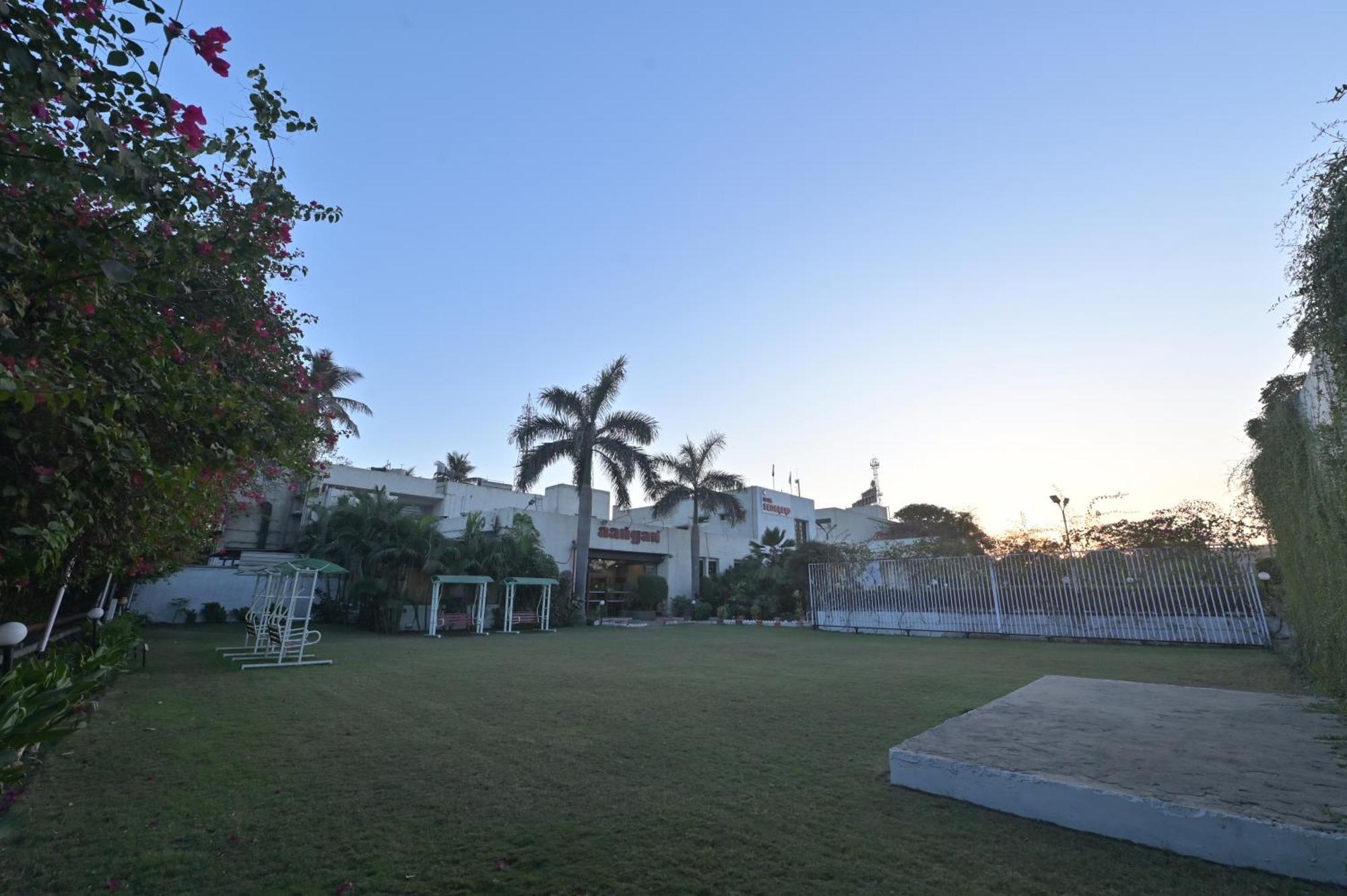 Chryso Hotels Pvt Ltd Ankleshwar Dış mekan fotoğraf