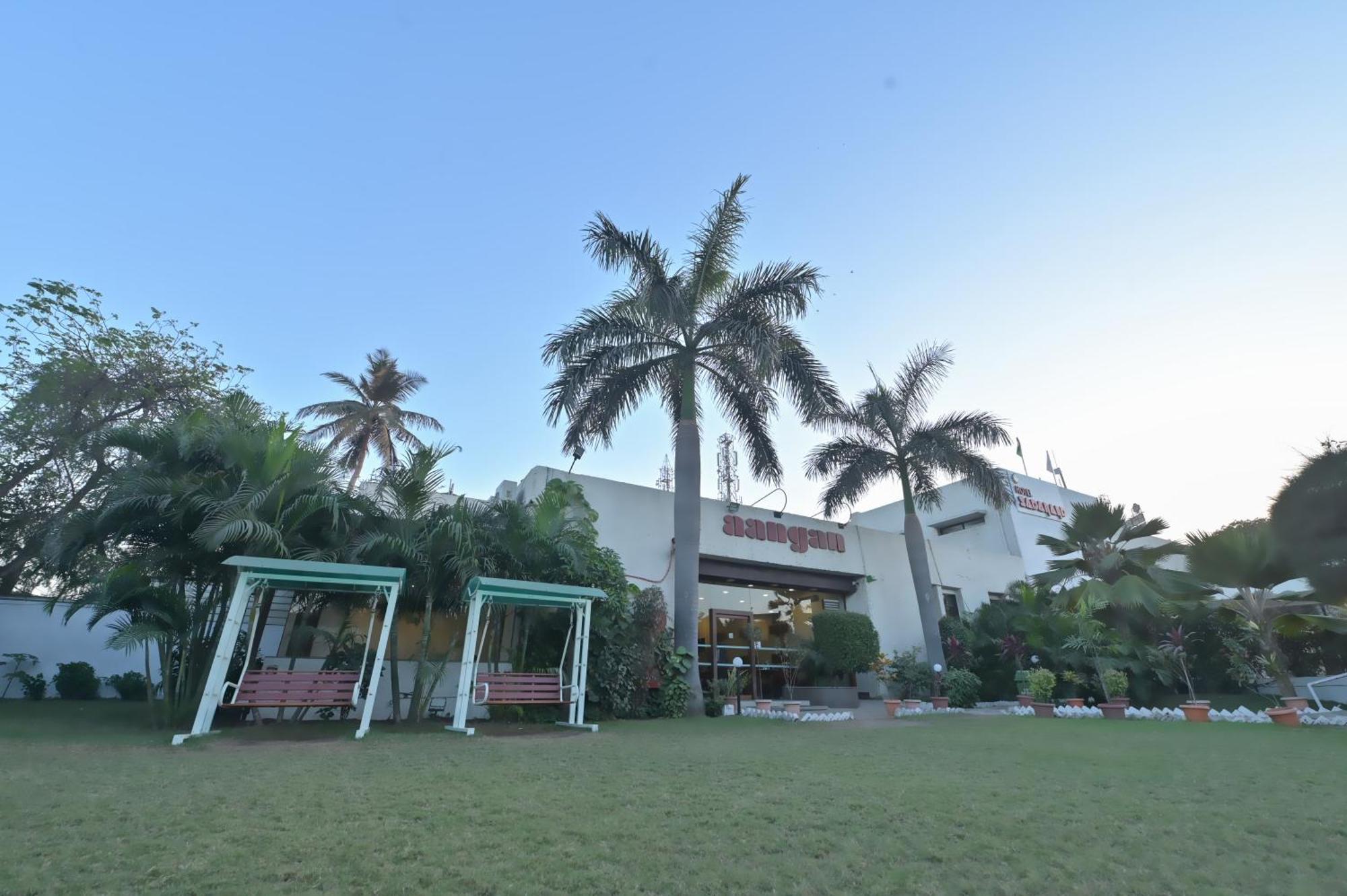 Chryso Hotels Pvt Ltd Ankleshwar Dış mekan fotoğraf