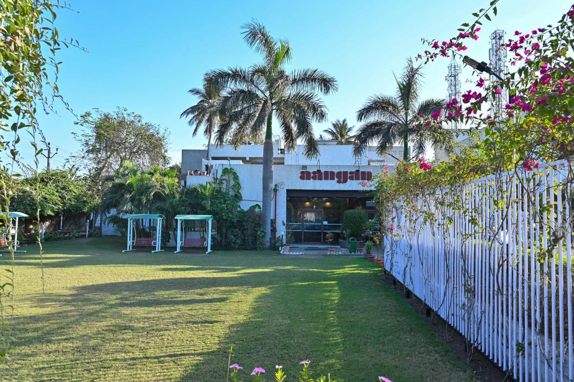 Chryso Hotels Pvt Ltd Ankleshwar Dış mekan fotoğraf