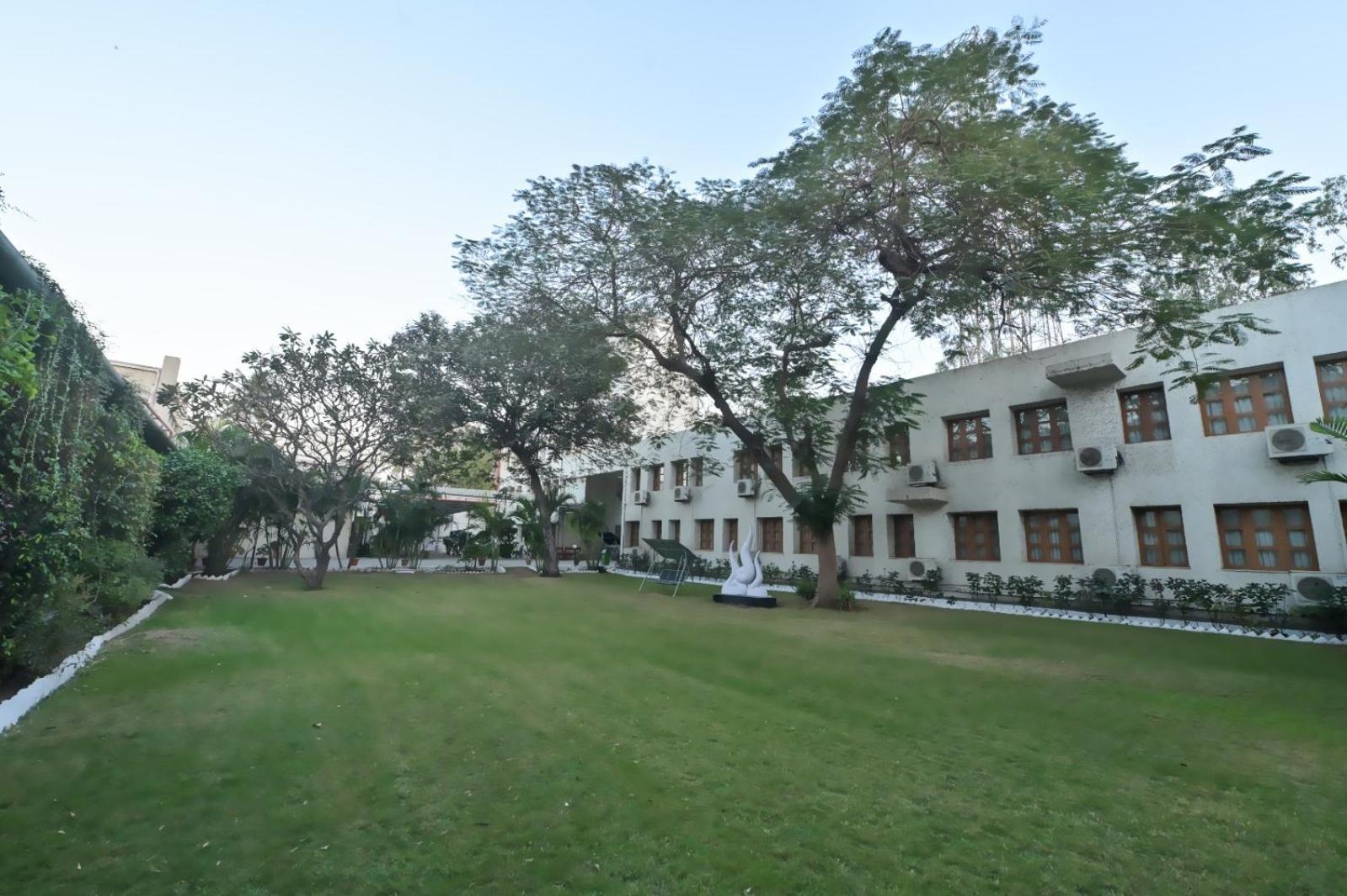 Chryso Hotels Pvt Ltd Ankleshwar Dış mekan fotoğraf