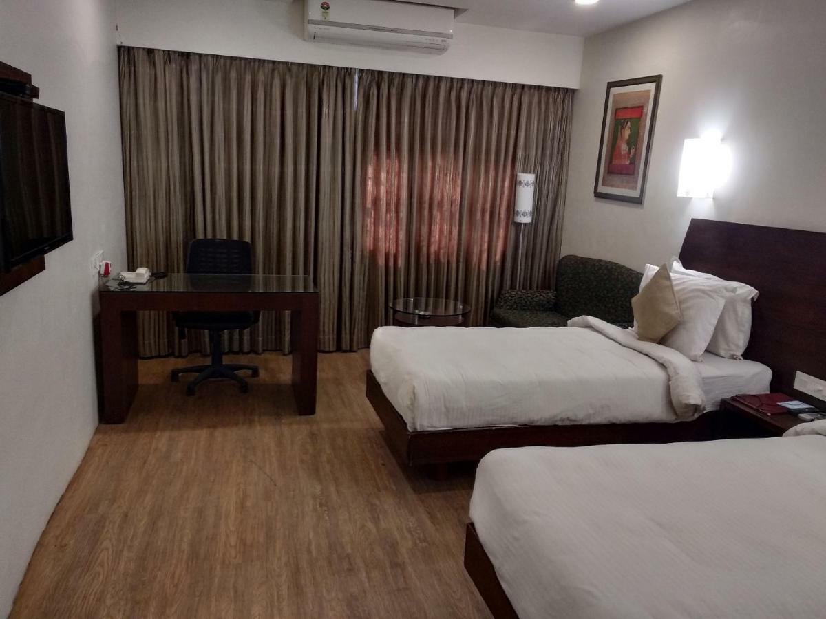 Chryso Hotels Pvt Ltd Ankleshwar Dış mekan fotoğraf