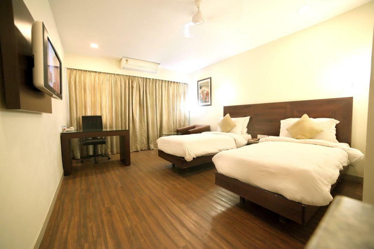 Chryso Hotels Pvt Ltd Ankleshwar Dış mekan fotoğraf